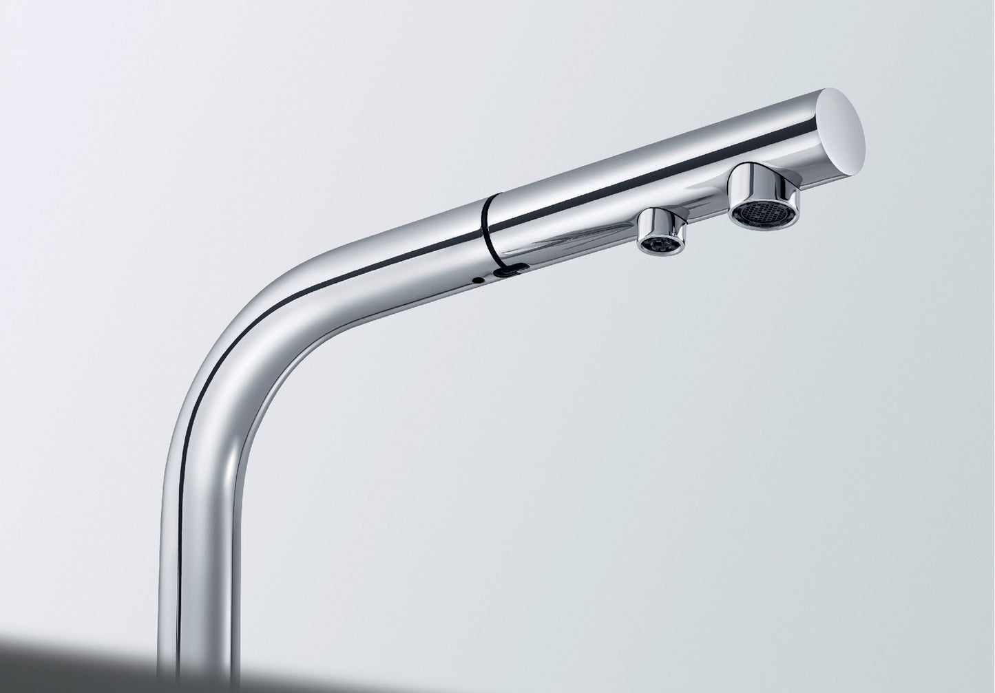 Macro close-up cutout of the BLANCO Fontas-S II spout head, highlighting the integrated dual aerators. The front aerator provides the smooth, non-splash purified drinking stream, while the rear delivers the high-velocity mains water, maximizing kitchen efficiency.